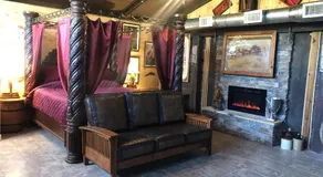 Samantha's Timber Inn - Image 5