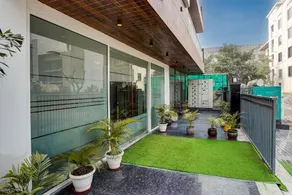 Collection O Raksha Suites - Image 4