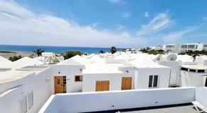 Luxury Coral Beach first line of the sea - Image 4