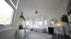 3BR Home Gem - sleeps 9 - Netflix - Near O2 & Greenwich Park - Image 2