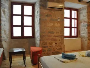 Old Town Youth Hostel - Image 2