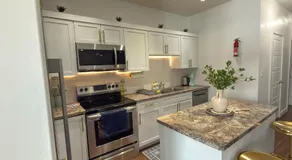 Charming 3BR Suite Near Downtown, General Hospital - Image 4