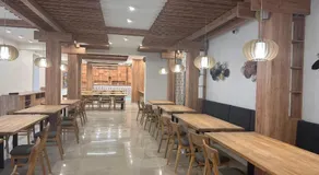 Golden Hotel - Image 4