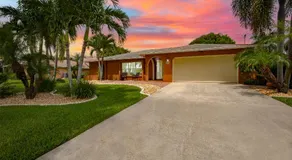 Your waterfront getaway - Villa Family Retreat - Image 5