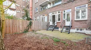 Spacious Blijdorp Home with3 Double Beds - Image 3