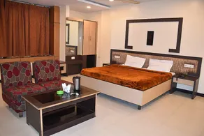 Hotel Lalit Heritage - Image 1