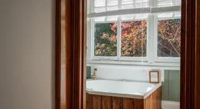 Franklin Lodge, Huon Valley, Tasmania, Lavender Room - Image 4
