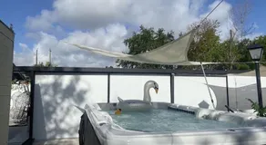 Tiny place w private hot jacuzzi 7 min to Miami international airport - Image 4