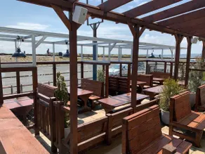 Hooper's Sandy Beach Guest Rooms - Image 4