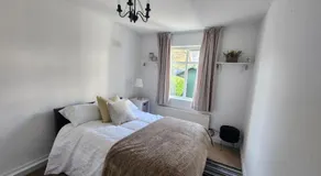 Spacious Garden Apartment Dublin 18 Parking WiFi - Image 2