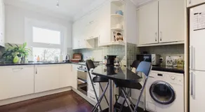 Grace's Guesthouse Room 1 - Image 3