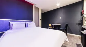 Donkey Hotel - Image 2