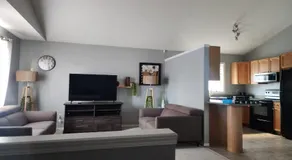 Edmonton Golden Horizon Homes 4BR 2BA Sleeps 10 - Image 2