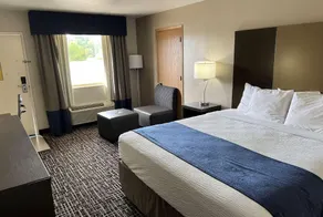 Days Inn by Wyndham Grove - Image 4