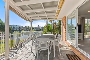 Family Friendly 2 Bed Flat with Balcony - Image 4