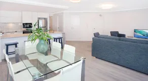 2 bedroom Apt on Parkyn Parade with pool and Air conditioning - Image 3