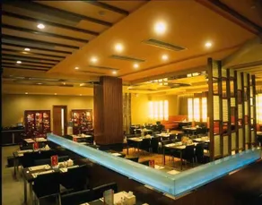 Swan Lake Hotel - Image 5