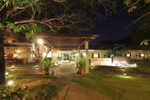 Court Meridian Hotel & Suites - Image 4