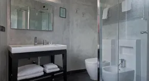 MA Hotel - Image 2