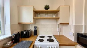 Queens Drive Long Stays Free Parking Sleeps 7 - Image 5