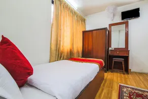 OYO 358 Hotel Rose Star - Image 3
