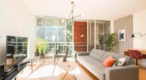 HomeForGuest Design Attic Apartment FREE Parking - Image 2