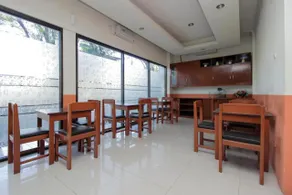 RedDoorz Near Jalan Jendral Sudirman - Image 4