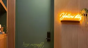 Yellow stay - Image 4