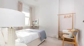 Newly renovated large 4/5 bedroom Victorian terrace house with garden. - Image 2