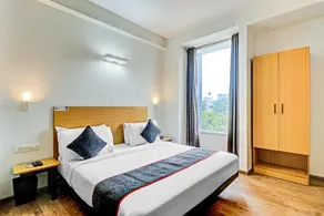 Townhouse Sector 30 Near Botanic Garden of Indian Republic - Image 4