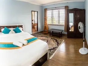 The White House Villa, 8 bedroom, Swimming Pool & Home Theater - Image 2