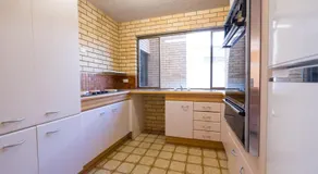 Golden Shores Unit 3 21 Landsborough Parade - Image 5