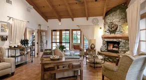 El Pueblo Inn - Image 2