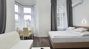 Heart of Downtown Apartment - Image 2