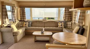 Lyntons 3 bedroom caravan pets stay free linen included - Image 2