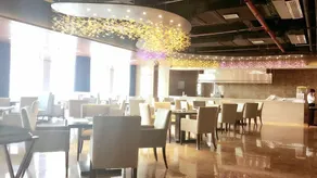 The Hotel Cairns - Image 2