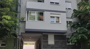 Home away from home with private parking - Image 4
