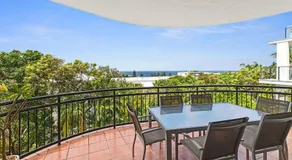 6 Seabreeze Spacious Newly Renovated Apartment with Ocean Views - Image 5