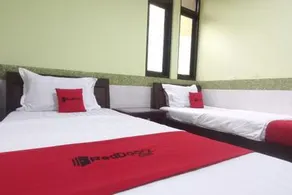 RedDoorz Syariah near Bypass Krian - Image 2