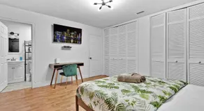 Private Lakefront Home in Miami Pembroke - Image 2