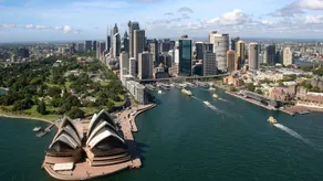 Modern CBD Aparment, Workspace, Fast WiFi and Pool - Image 5