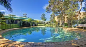 Bay Parklands 28 pool tennis court and stunning views - Image 3