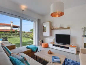 Holiday Home in Novigrad with Pool near Beach - Image 4