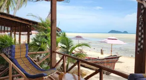 Castaway Beach Bungalows - Image 3