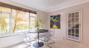Spacious 3BR Home Huge Garden Free Parking - Image 4