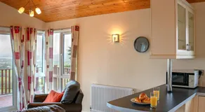 Finest Retreats - Whitsand Bay Lodge - Image 3