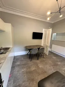 Springbank Apartment - Image 2