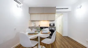 FLORIT FLATS - The Apolo Apartment - Image 4