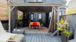 Downtown Retreat with Modern Comfort - Image 4