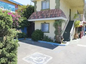 Paradise Inn & Suites - Image 3